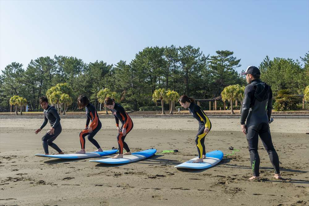 サーフィンを体験する